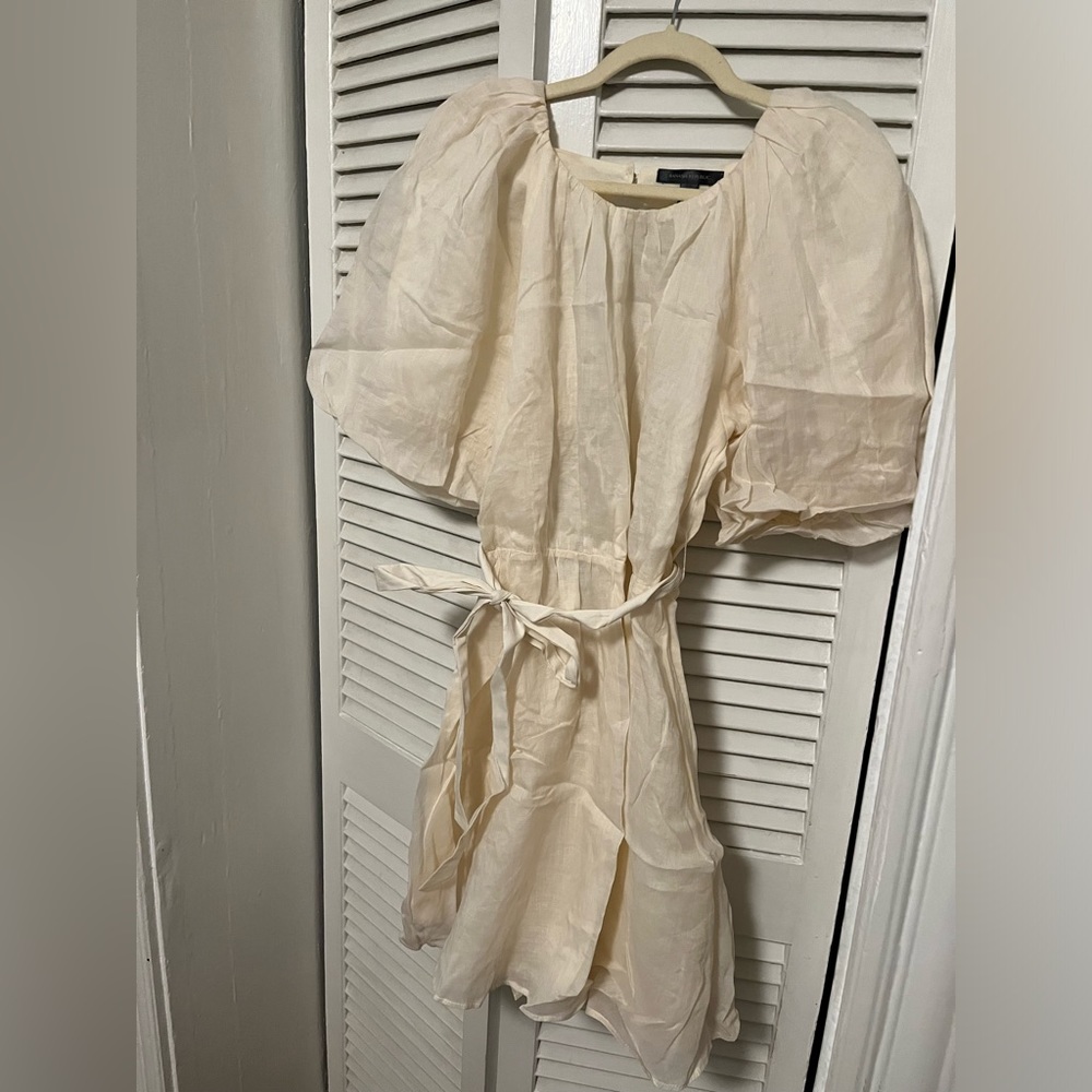 Banana Republic Open Back Puff Sleeve Cream Dress